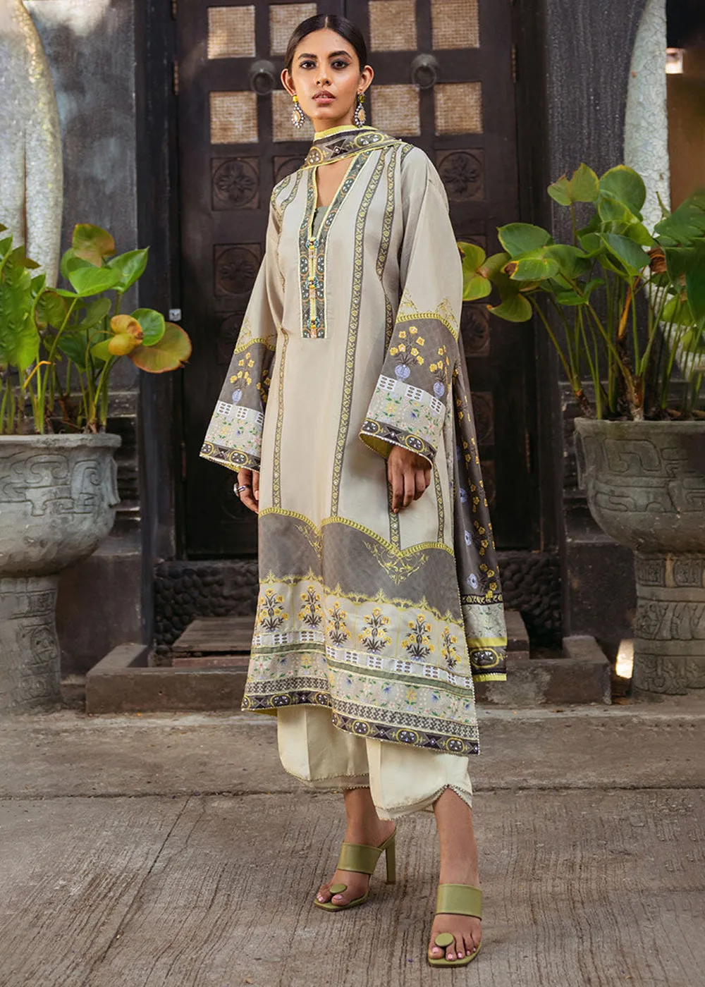 Nirvana Unstitched Silk Edit '24 by Mushq | Chestnut