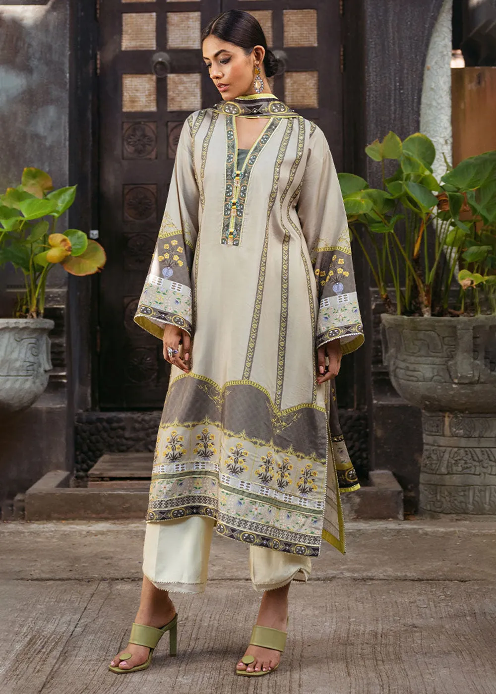 Nirvana Unstitched Silk Edit '24 by Mushq | Chestnut